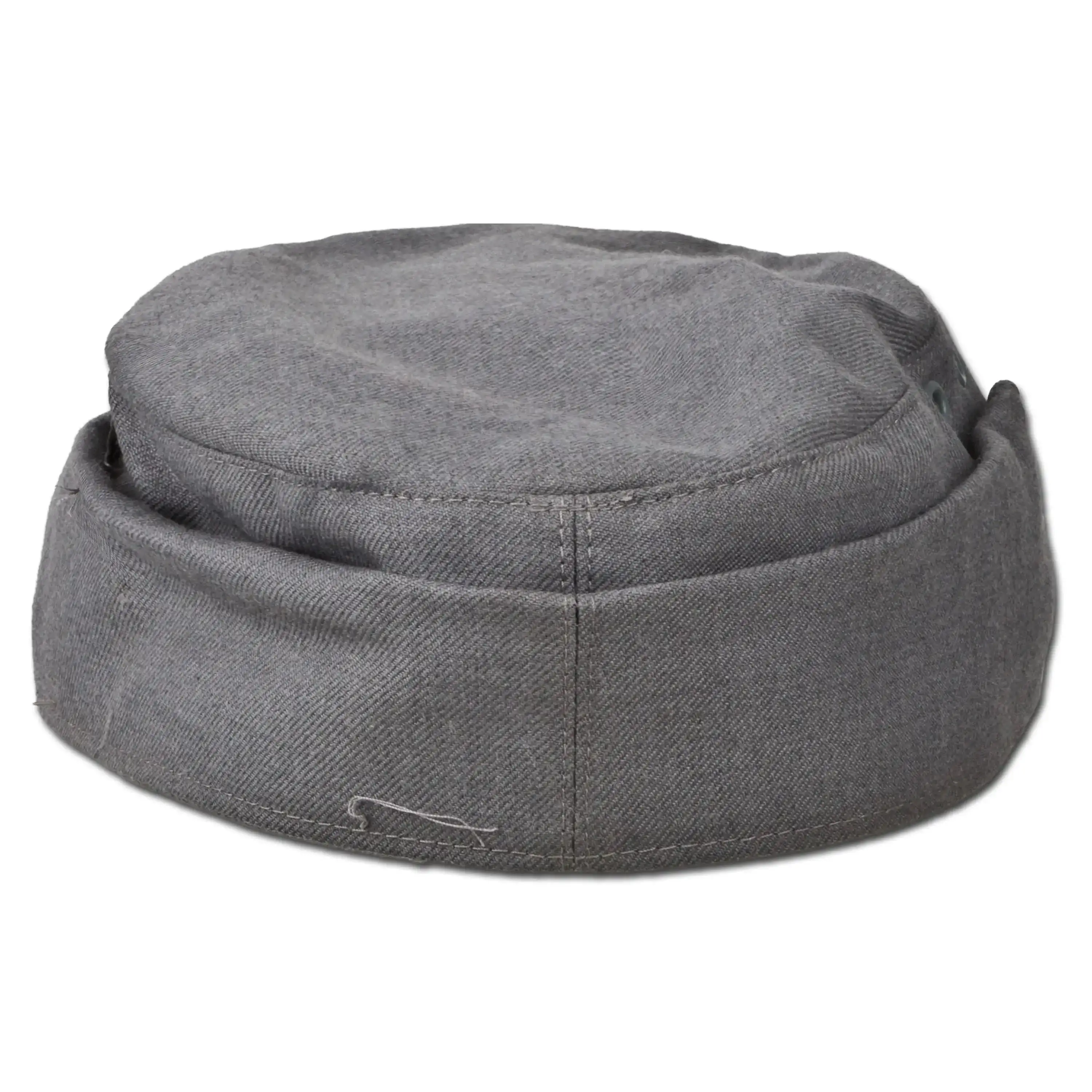 BW mountain cap used - Image 4