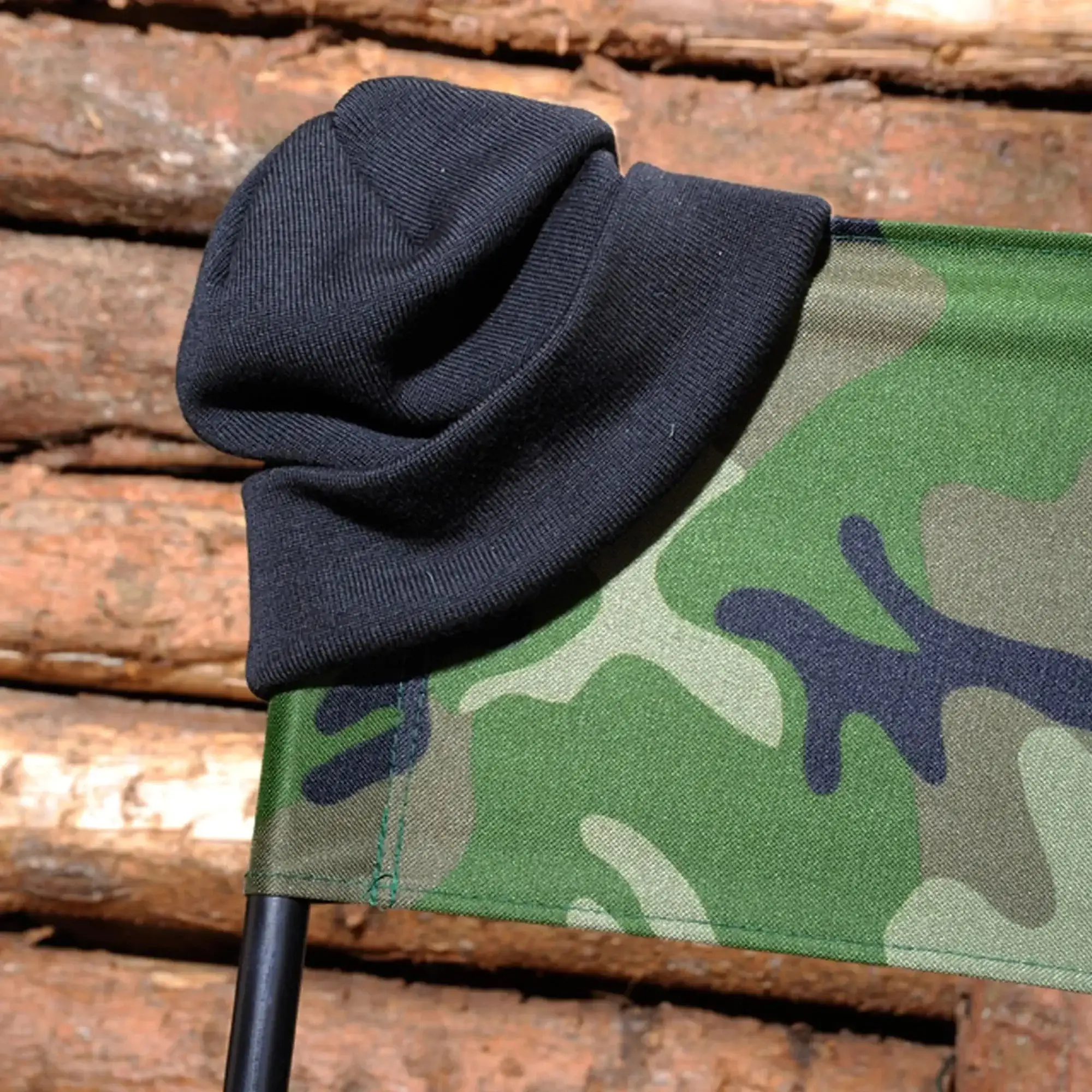 black roll-knit hat - Image 3